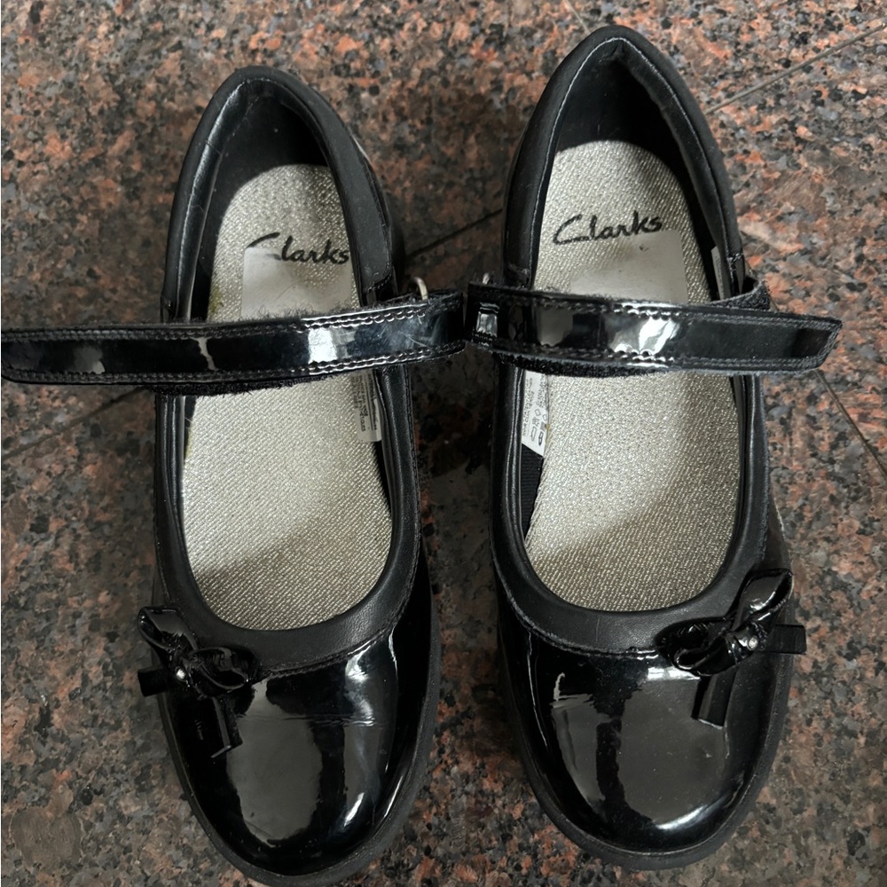 Clark’s girls ballet style formal dress shoes size 1 extra wide